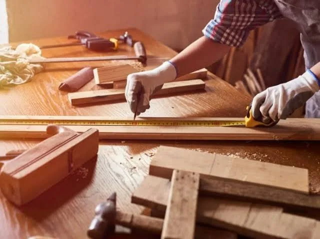 نجار باكستاني في حي المؤتمرات الرياض - أعمال نجارة وتركيب أثاث خشبي